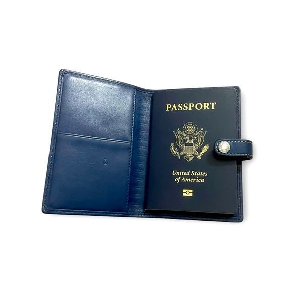 Vintage Coach Light Blue Leather Passport Holder - Picture 3 of 5